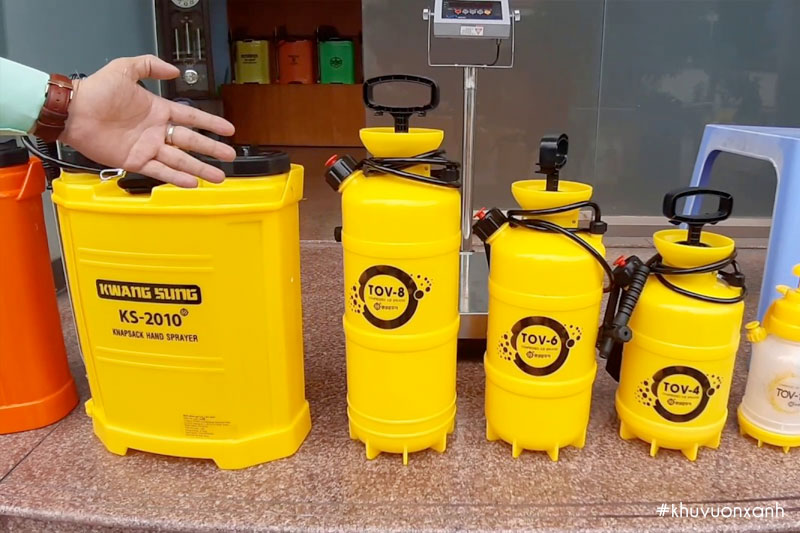 Bình tưới cây bằng điện