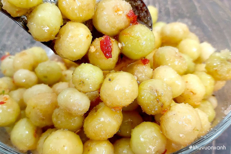 Chùm ruột lắc muối ớt - Món ăn vặt hấp dẫn khó cưỡng