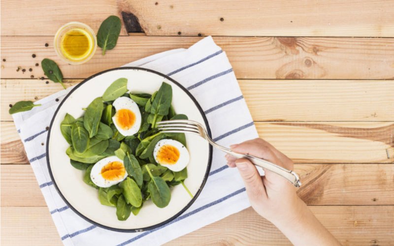 Salad rau chân vịt tốt cho da và tóc