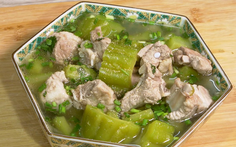 Canh mướp đắng hầm xương