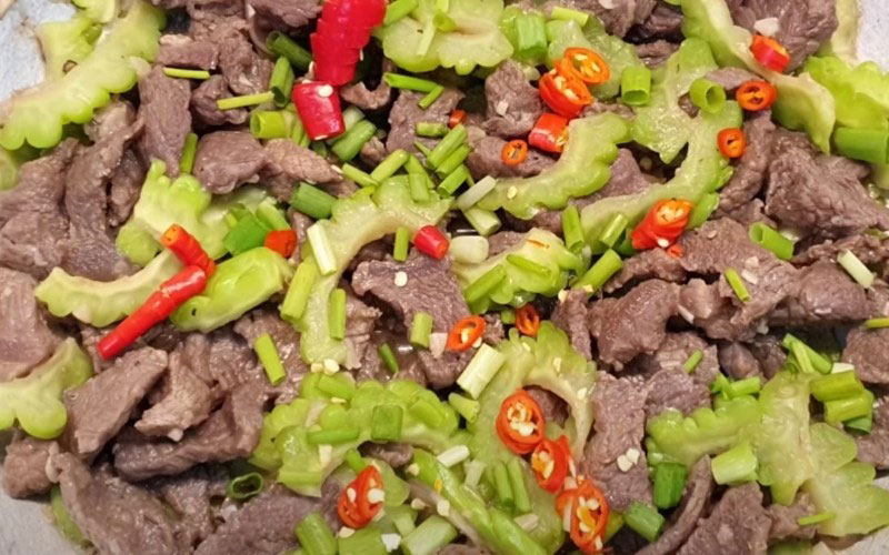 Mướp đắng xào thịt bò