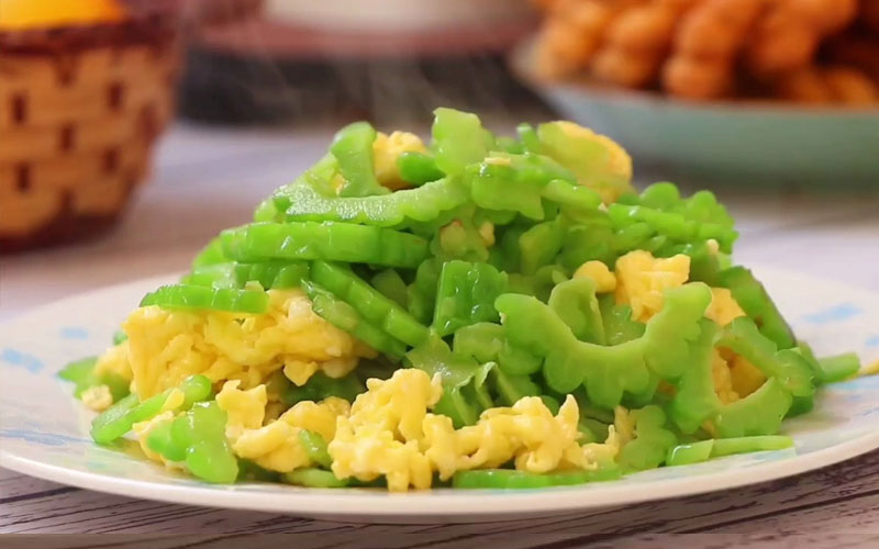 Mướp đắng xào trứng