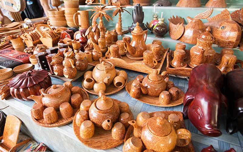 Thân cây dừa được dùng để làm các sản phẩm mỹ nghệ