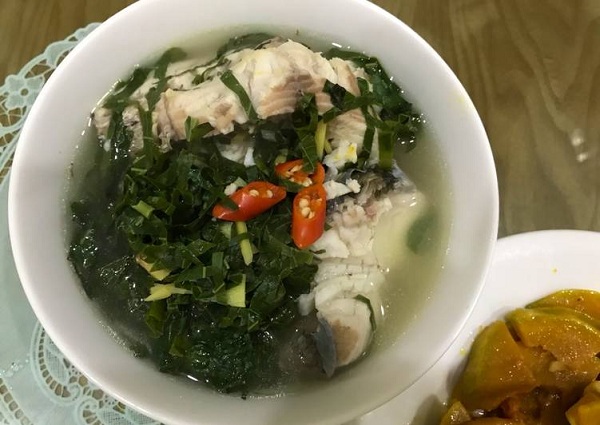 Canh cá nấu lá xương sông