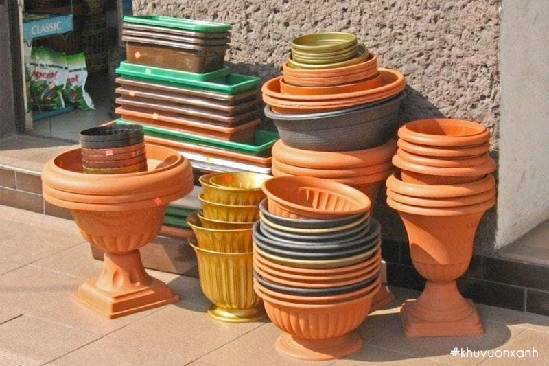 Chậu nhựa tái chế có giá thành rẻ, dễ mua và sử dụng