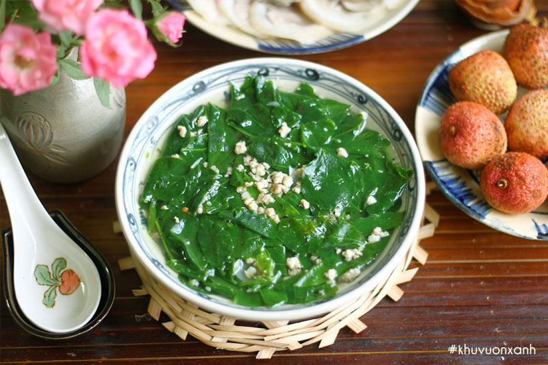 Canh rau ngót nấu thịt bằm ngọt mát, đưa cơm
