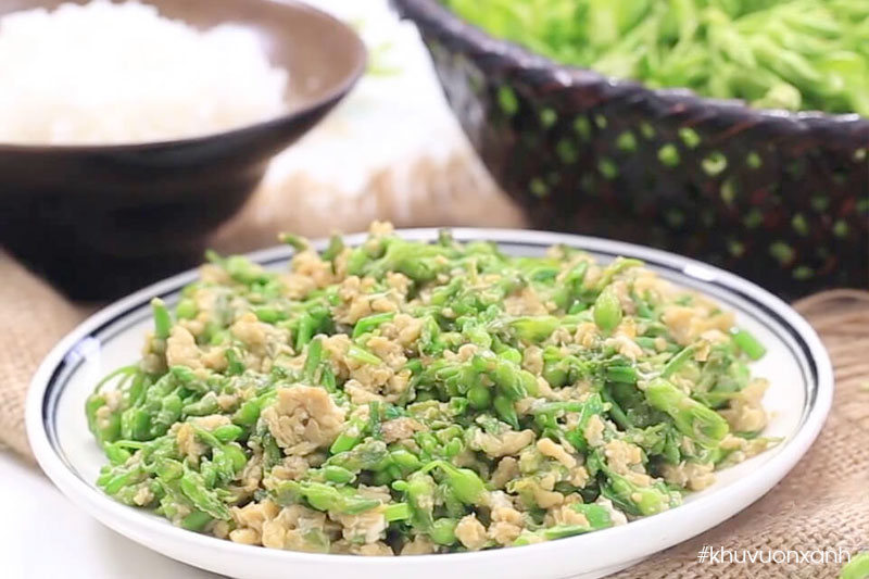 Hoa thiên lý xào trứng ngon ngọt, hấp dẫn