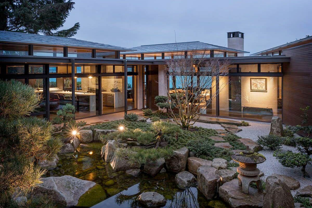 Vườn Nhật kiểu hiện đại với đầy đủ các yếu tố: cây, đá, nước, lối đi,..